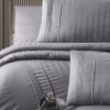 Lenjerie de pat bumbac satin Gri cu 6 piese, design elegant cu dungi discrete și detalii plisate, material de calitate superioară.