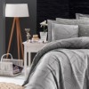 Lenjerie de pat First Choice Rovena Gri bumbac satinat 220 TC model geometric cu triunghiuri si linii pe fond gri argintiu