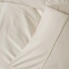 Set lenjerie de pat Silky Satin crem din lyocell și bumbac pe pat matrimonial