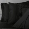 Set lenjerie de pat Silky Satin negru din lyocell și bumbac pe pat matrimonial