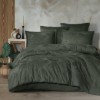 Lenjerie de pat de lux din jacquard satin, Clasy Home, model Palmore, în nuanțe de verde închis cu design vegetal sofisticat.
