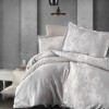 Lenjerie de pat din jacquard satin de lux Ralex Kosa cu model sofisticat de arabescuri și motive florale discrete în nuanțe de alb și crem