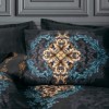 Lenjeriie de pat Palace Satin cu imprimeu digital baroc, Dorhan Negru, din bumbac satinat 100%, in nuante de negru, auriu si turcoaz.