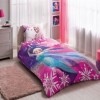 Lenjerie de pat Disney Tac Frozen Ana și Elsa, imprimeu colorat roz mov albastru, personaje Frozen, fulgi de zăpadă, 3 piese, bumbac.