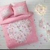 Lenjerie de pat dublu bumbac 100% ranforce fosforescentă TAC Orkide cu design floral roz.