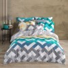 Lenjerie de pat dublu bumbac 100% ranforce model Larinda cu design geometric în nuanțe de albastru, verde, gri și galben