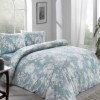 Lenjerie de pat dublu din bumbac 100% ranforce cu design floral elegant în nuanțe de albastru deschis și alb