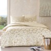Lenjerie de pat TAC April din bumbac 100% ranforce, design floral cu flori albe pe fundal bej