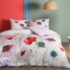 Lenjerie de pat dublu din bumbac 100% ranforce cu design floral vibrant în nuanțe de roșu, verde, albastru și violet