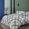 Lenjerie de pat dublu bumbac 100% ranforce cu model modern în carouri gri și negru cu accente de albastru pe fundal alb