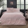 Lenjerie de pat dublu din bumbac 100% ranforce, model TAC Leona Roz Pudra, cu motive florale delicate în nuanțe de roz pudrat și alb.