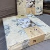 Lenjerie de pat dublu bumbac 100% reciclat TAC Reborn Naia cu design floral în nuanțe de gri și alb pe fundal bej