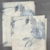 Lenjerie de pat dublu bumbac 100% reciclat TAC Reborn Naia cu design floral în nuanțe de gri și alb pe fundal bej