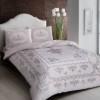 Lenjerie de pat dublu bumbac 100% ranforce TAC Royce Pink cu design floral elegant în nuanțe de roz pastel.