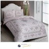 Lenjerie de pat dublu bumbac 100% ranforce TAC Royce Pink cu design floral elegant în nuanțe de roz pastel.