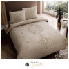 lenjerie pat dublu, bumbac 100%, Ranforce, model elegant, alb, auriu, bej deschis, motive decorative.