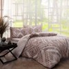 Lenjerie de pat satin de lux Avril cu design geometric alb pe fundal maro, set de 4 piese
