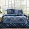Lenjerie de pat satin de lux Luana cu design geometric alb pe fundal albastru, set de 4 piese