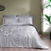 Lenjerie pat bumbac satinat 100% cu flori albe pe fundal gri, model Ronna, 6 piese