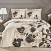 Lenjerie de pat cappuccino din bumbac satinat Sharon cu flori negre, set de 4 piese, decor elegant și sofisticat