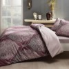 Lenjerie pat dublu mov cu ornamente florale albe din bumbac satinat