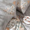 Lenjerie de pat dublu bumbac 100%, TAC Reborn, Lana, design floral portocaliu-verde pe fundal gri, 4 piese, dormitor elegant și sustenabil.