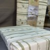 Lenjerie de pat dublu TAC Reborn Levi cu motiv botanic și dungi verzi, din bumbac 100%, într-un decor luminos și natural