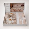 Lenjerie de pat dublu Champagne Blossom din bumbac ranforce premium cu flori albe pe fundal crem