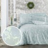 Lenjerie de pat dublu din bumbac creponat, verde pal cu flori, set 4 piese, cearceaf cu elastic pentru saltea 160x200 cm, model floral elegant.