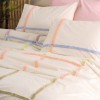 Lenjerie de pat Insula cu broderie colorată în pătrate, pe fundal crem și fețe de pernă roz, bumbac ranforce, marca CottonBox.