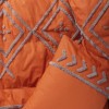 Lenjerie de pat Cotton Box Liya Tile Red, realizată din bumbac 100% ranforce, cu broderii în relief, set 6 piese, culori roșu cărămiziu și gri.