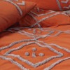 Lenjerie de pat Cotton Box Liya Tile Red, realizată din bumbac 100% ranforce, cu broderii în relief, set 6 piese, culori roșu cărămiziu și gri.