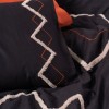 Lenjerie de pat Cotton Box Mirely Tile Red, realizată din bumbac 100% ranforce, cu broderii în relief, set 6 piese, culori roșu cărămiziu și negru.