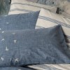 Lenjerie pat dublu bumbac 100% ranforce, Cotton Box Ceria Albastră, cu broderie fină în formă de păsări crem pe fundal albastru și față cu dungi reversibile
