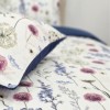 Lenjerie de pat dublu cu elastic Floreille Cotton Pro Pucioasa bumbac ranforce premium model cu flori de camp si fluturi