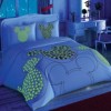 Lenjerie de pat dublu Tac Love Mickey Glow, albă cu capete Mickey Mouse umplute cu inimioare roșii și negre fosforescente, din bumbac satinat