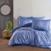 Lenjerie de pat dublu din bumbac 100% ranforce, albastru regal, cu imprimeu alb în stil oriental, textură moale și design elegant simetric