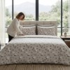 Lenjerie de pat dubla bumbac 100% satinat floral delicat alb/maro 4 piese fabricata in Romania
