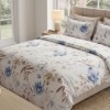 Lenjerie de pat dubla bumbac 100% satinat flori albastre si frunze bej 4 piese, fabricata in Romania