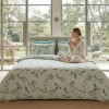 Lenjerie de pat dubla bumbac 100% satinat model cu flori si frunze verde pastel, 4 piese, fabricata in Romania