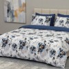 Lenjerie de pat dubla cu elastic din bumbac 100% reversibila model flori albastre bleumarin elegant, 4 piese, fabricata in Romania