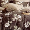 Set lenjerie de pat finet 6 piese cu flori albe pe fundal maro ciocolatiu, cearceaf pilota 200x220 cm