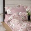 Lenjerie pat finet 6 piese roz cu flori cu cearceaf uni, fabricata in Romania