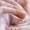 Lenjerie de pat dublu din finet cu 6 piese, model Flori pastel roz-lila pe fundal deschis, cu cearsaf gri-lila uni