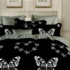 Lenjerie de pat dublu din finet cu 6 piese, design elegant cu fluturi și inimi pe fond negru, ideal pentru un dormitor modern și sofisticat