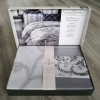Lenjerie de pat din satin de lux model Cotto alb-gri cu design geometric și floral