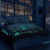 Lenjerie pat bumbac satinat 100% cu imprimeu fosforescent portocaliu și alb, model Glow London, 6 piese