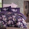 Lenjerie de pat bumbac satinat model Pera cu model floral în nuanțe de roz și crem pe fundal mov închis