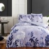 Lenjerie de pat TAC Padova cu model floral în nuanțe de lila și albastru închis, cearceaf și fețe de pernă din bumbac satinat