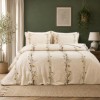 Lenjerie de pat Yoan din bumbac prespalat cu imprimeu digital, crem cu flori delicate si borduri decorative